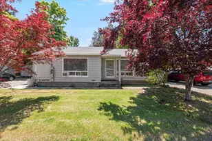 307 Tussey Ln, Grants Pass, OR 97527 - Photo 4