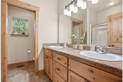 115 NW Mount Washington Drive, Bend, OR 97703 - Photo 12