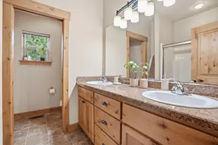 115 Northwest Mount Washington Drive, Bend, OR 97703 - Photo 12