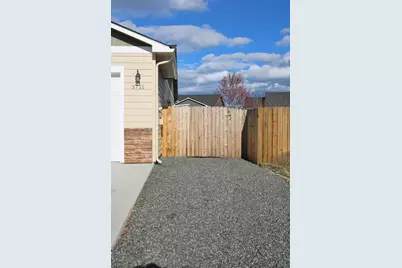 3711 Valinda Way, Klamath Falls, OR 97603 - Photo 2