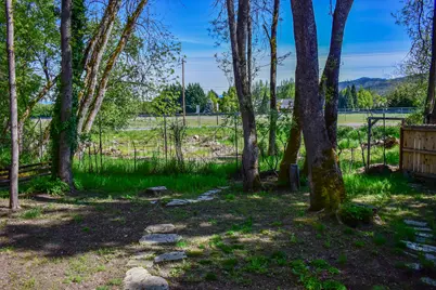 1055 N 5th Street #UNIT 74, Jacksonville, OR 97530 - Photo 6