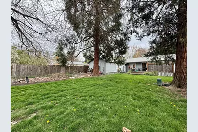 920 SW Pine Street, Grants Pass, OR 97526 - Photo 12