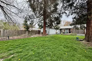 920 SW Pine St, Grants Pass, OR 97526 - Photo 12