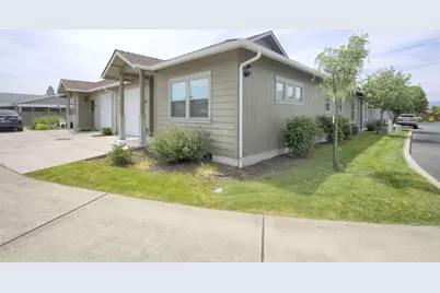 741 SW Kinsington Court, Grants Pass, OR 97526 - Photo 2