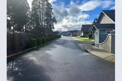 741 SW Kinsington Court, Grants Pass, OR 97526 - Photo 10