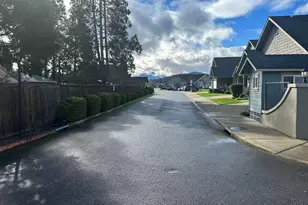 741 SW Kinsington Ct, Grants Pass, OR 97526 - Photo 10