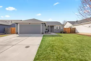 3174 SW Cascade Ave, Redmond, OR 97756 - Photo 2