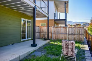 310 E Rapp Rd, Talent, OR 97540 - Photo 32