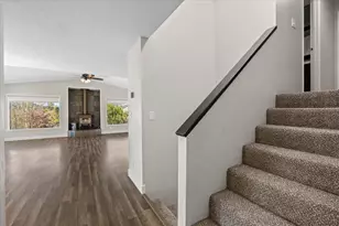 697 E Intervale Rd, Grants Pass, OR 97527 - Photo 6