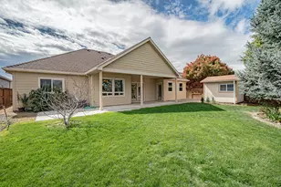 995 Pumpkin Ridge Dr, Eagle Point, OR 97524 - Photo 6