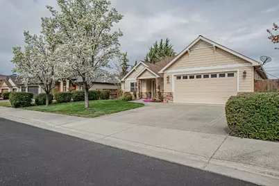 995 Pumpkin Ridge Drive, Eagle Point, OR 97524 - Photo 1