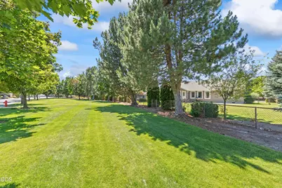 3790 SW Gene Sarazan Drive, Redmond, OR 97756 - Photo 34