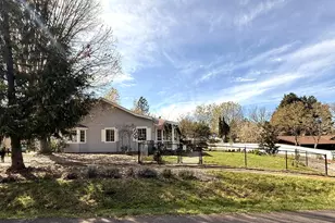 2200 Mayfield Dr, Grants Pass, OR 97527 - Photo 20