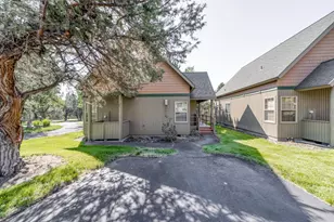 1612 Prairie Falcon Dr, Redmond, OR 97756 - Photo 2