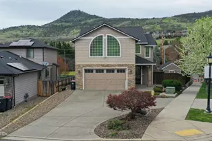 120 Eagle Trace Dr, Medford, OR 97504 - Photo 1