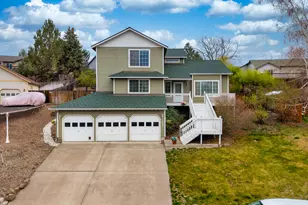 3059 SW 36th St, Redmond, OR 97756 - Photo 2