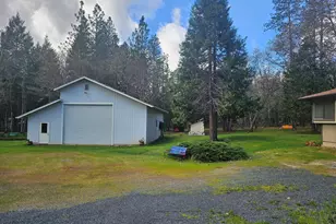 1030 Red Mountain Dr, Grants Pass, OR 97526 - Photo 2