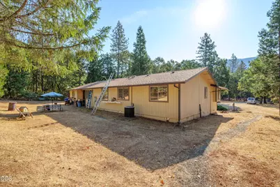 1030 Red Mountain Drive, Grants Pass, OR 97526 - Photo 2
