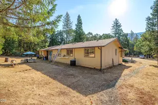 1030 Red Mountain Dr, Grants Pass, OR 97526 - Photo 2