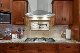 1025 McPhearson Ln, Medford, OR 97504 - Photo 8