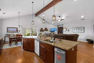 1025 McPhearson Ln, Medford, OR 97504 - Photo 6