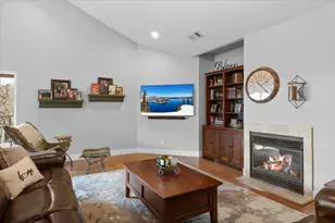 1025 McPhearson Ln, Medford, OR 97504 - Photo 14