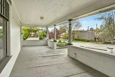 811 NW 5th Street, Grants Pass, OR 97526 - Photo 2