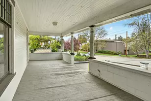 811 NW 5th St, Grants Pass, OR 97526 - Photo 2