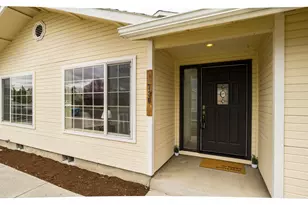 730 NW 19th Pl, Redmond, OR 97756 - Photo 2