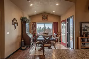 1050 Azure Way, Eagle Point, OR 97524 - Photo 16