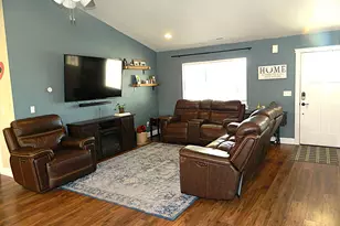 2839 Glacier Dr, Klamath Falls, OR 97603 - Photo 4