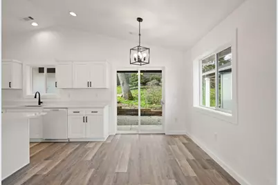 221 Christopher Way, Talent, OR 97540 - Photo 8