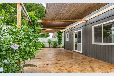 450 Freeman Road, Central Point, OR 97502 - Photo 2