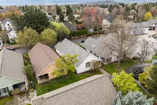 3535 S Village Dr, Medford, OR 97504 - Photo 30