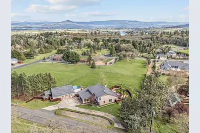 500 Mary Ann Drive, Jacksonville, OR 97530 - Photo 30