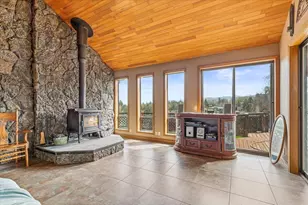 500 Mary Ann Dr, Jacksonville, OR 97530 - Photo 10