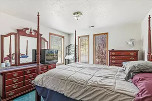 500 Mary Ann Dr, Jacksonville, OR 97530 - Photo 22