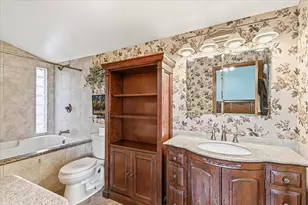 500 Mary Ann Dr, Jacksonville, OR 97530 - Photo 18