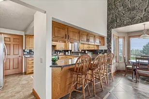 500 Mary Ann Dr, Jacksonville, OR 97530 - Photo 12