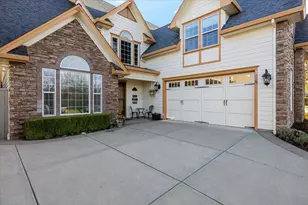 3773 Creek View Dr, Medford, OR 97504 - Photo 4