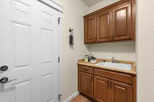 3773 Creek View Dr, Medford, OR 97504 - Photo 32