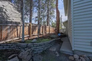 60655 River Bend Dr, Bend, OR 97702 - Photo 10