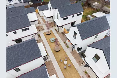 637 NE Marshall Avenue, Bend, OR 97701 - Photo 2