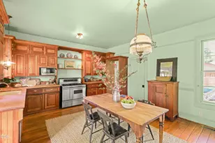 220 8th St, Jacksonville, OR 97530 - Photo 8