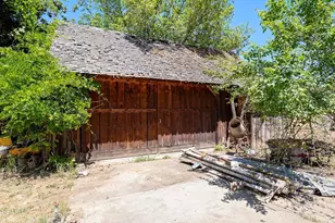 220 8th St, Jacksonville, OR 97530 - Photo 36