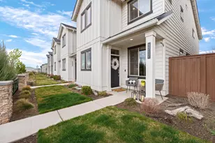 3712 NE Petrosa Ave, Bend, OR 97701 - Photo 2