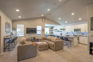 2324 NW Teak Pl, Redmond, OR 97756 - Photo 4