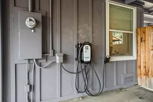 1334 NE 8th St, Bend, OR 97701 - Photo 4