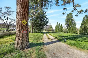 1971 Pioneer Rd, Talent, OR 97540 - Photo 4