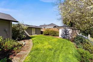 620 NW Morgan Ln, Grants Pass, OR 97526 - Photo 28